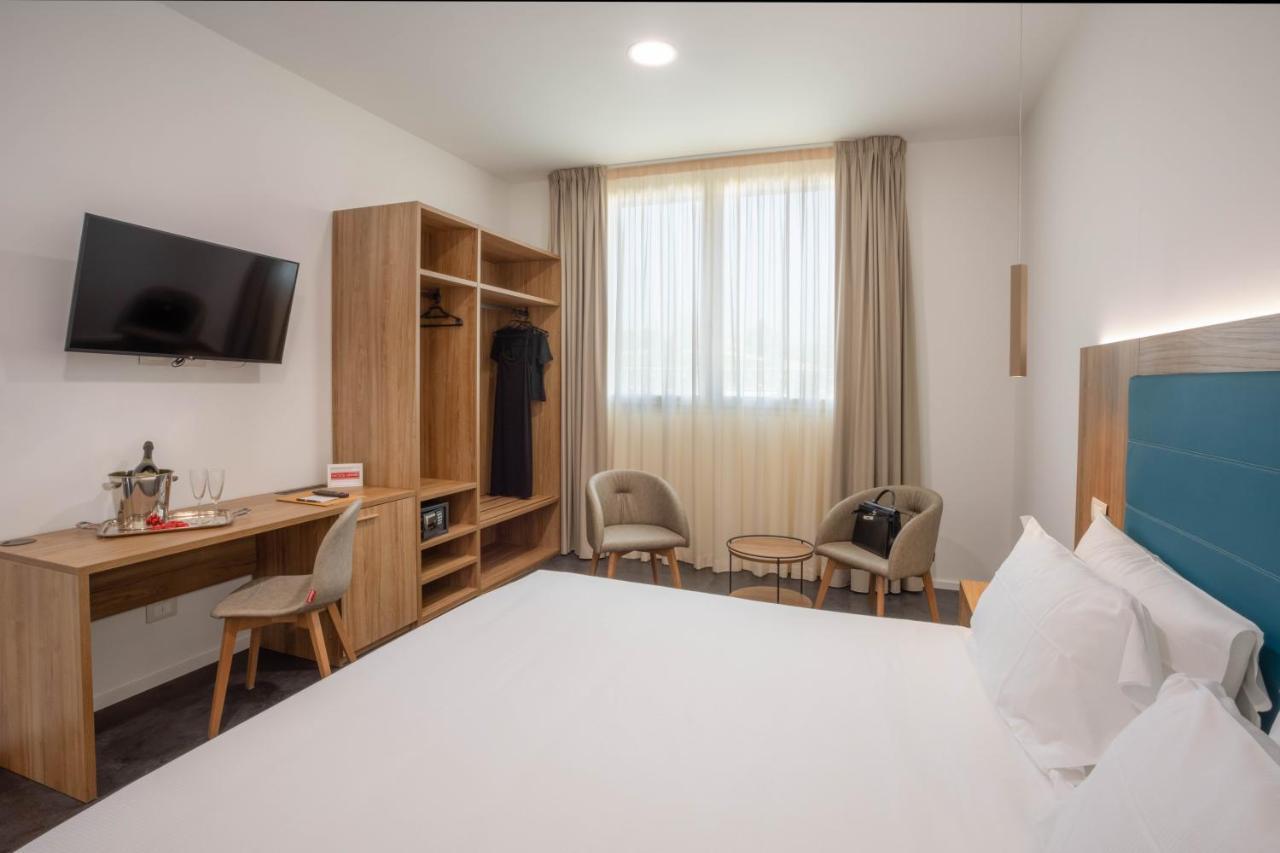 V Hotel Анкона Экстерьер фото
