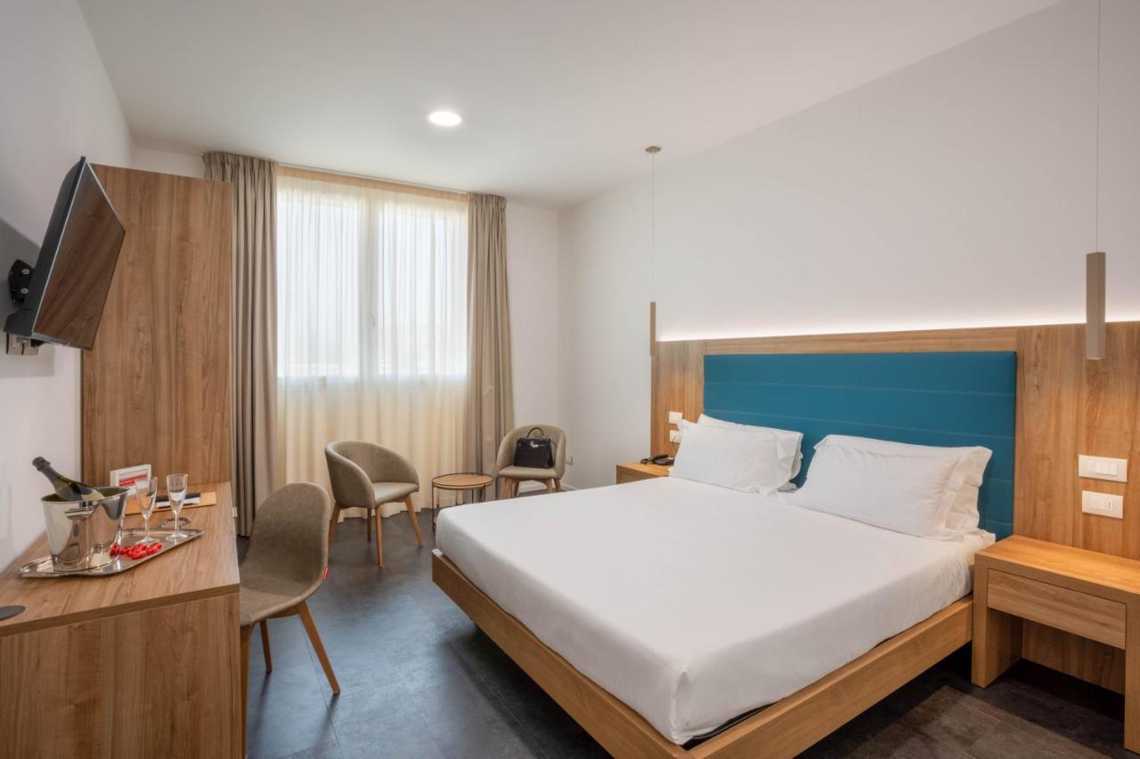 V Hotel Анкона Экстерьер фото