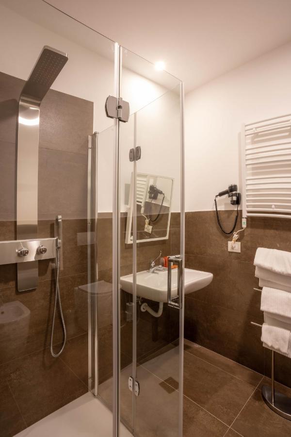 V Hotel Анкона Экстерьер фото